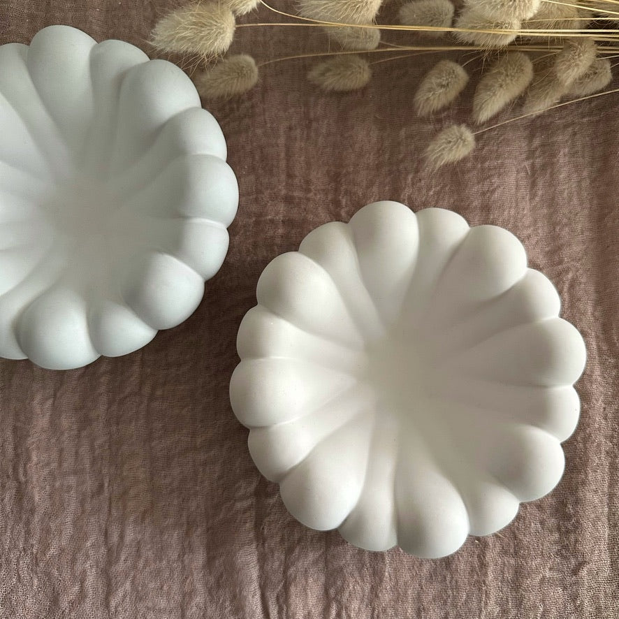 Cloud Bowl – runde Schale mit organischer Form | handgegossen & versiegelt | moin home vibes