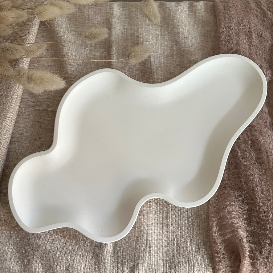 Clouds – Organisches Design-Tablett · Handgemachtes Unikat für modernes Interior
