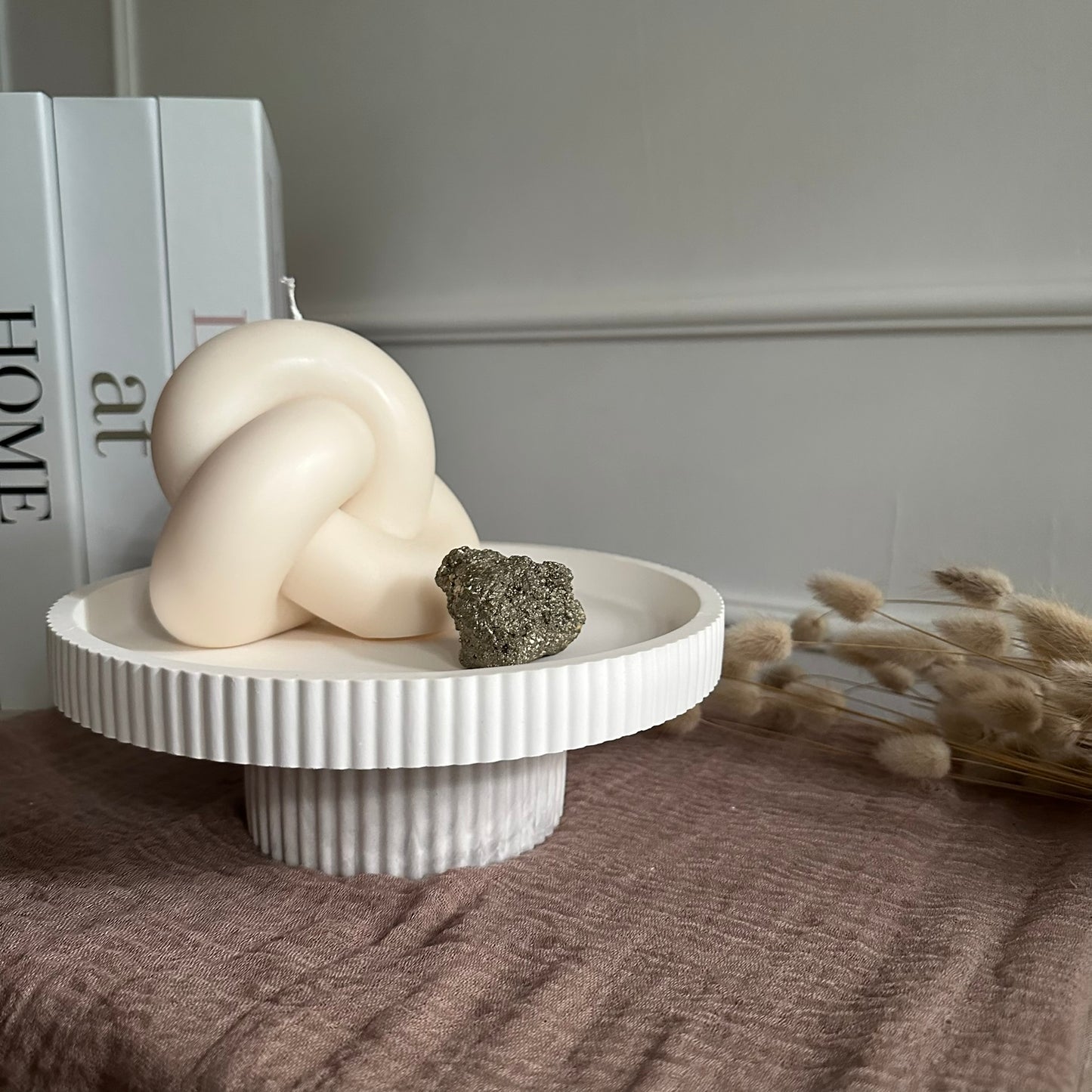 Linea Podia – Geriffeltes Tablett auf Fuß (Low & High) · Handgemacht