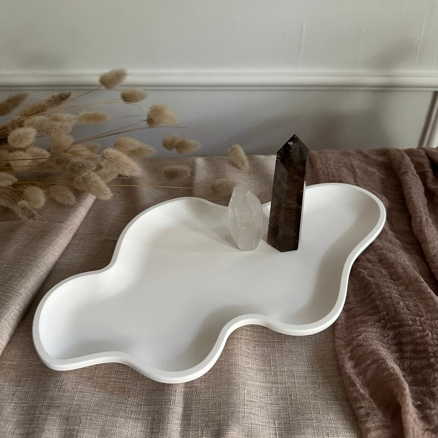 Clouds – Organisches Design-Tablett · Handgemachtes Unikat für modernes Interior