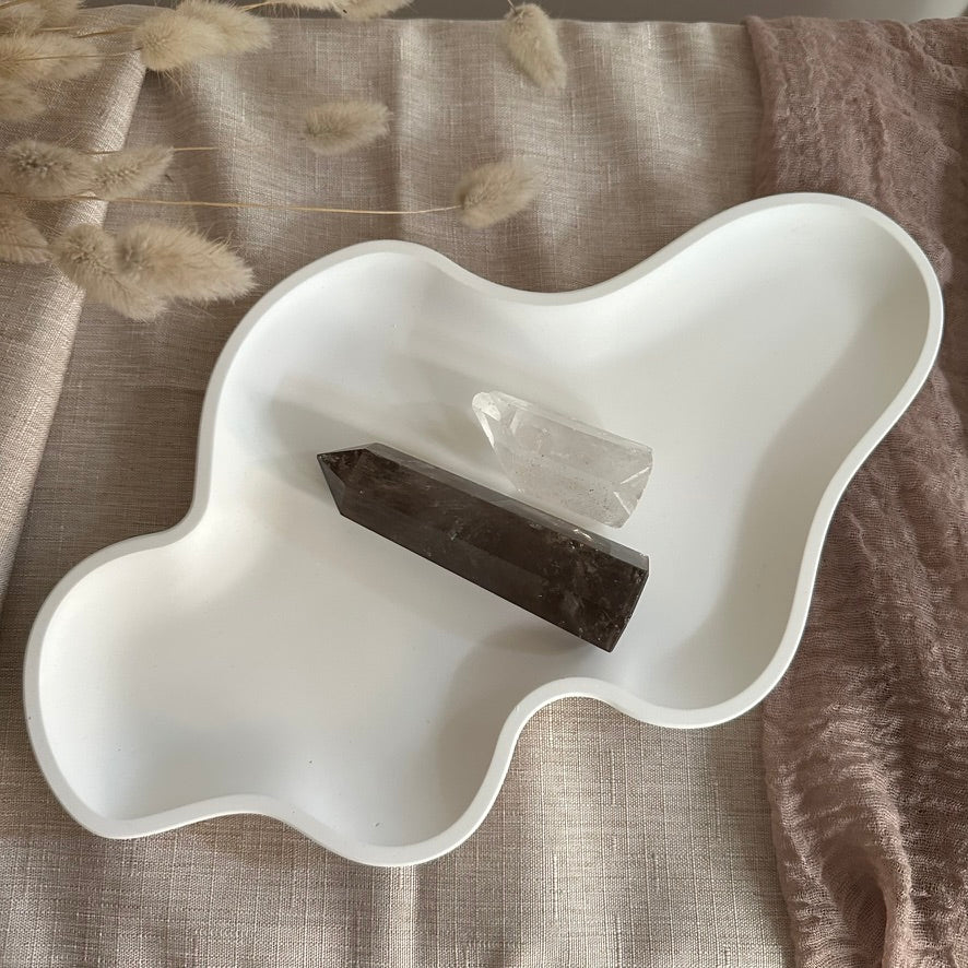 Clouds – Organisches Design-Tablett · Handgemachtes Unikat für modernes Interior