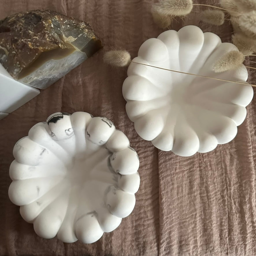 Cloud Bowl – runde Schale mit organischer Form | handgegossen & versiegelt | moin home vibes