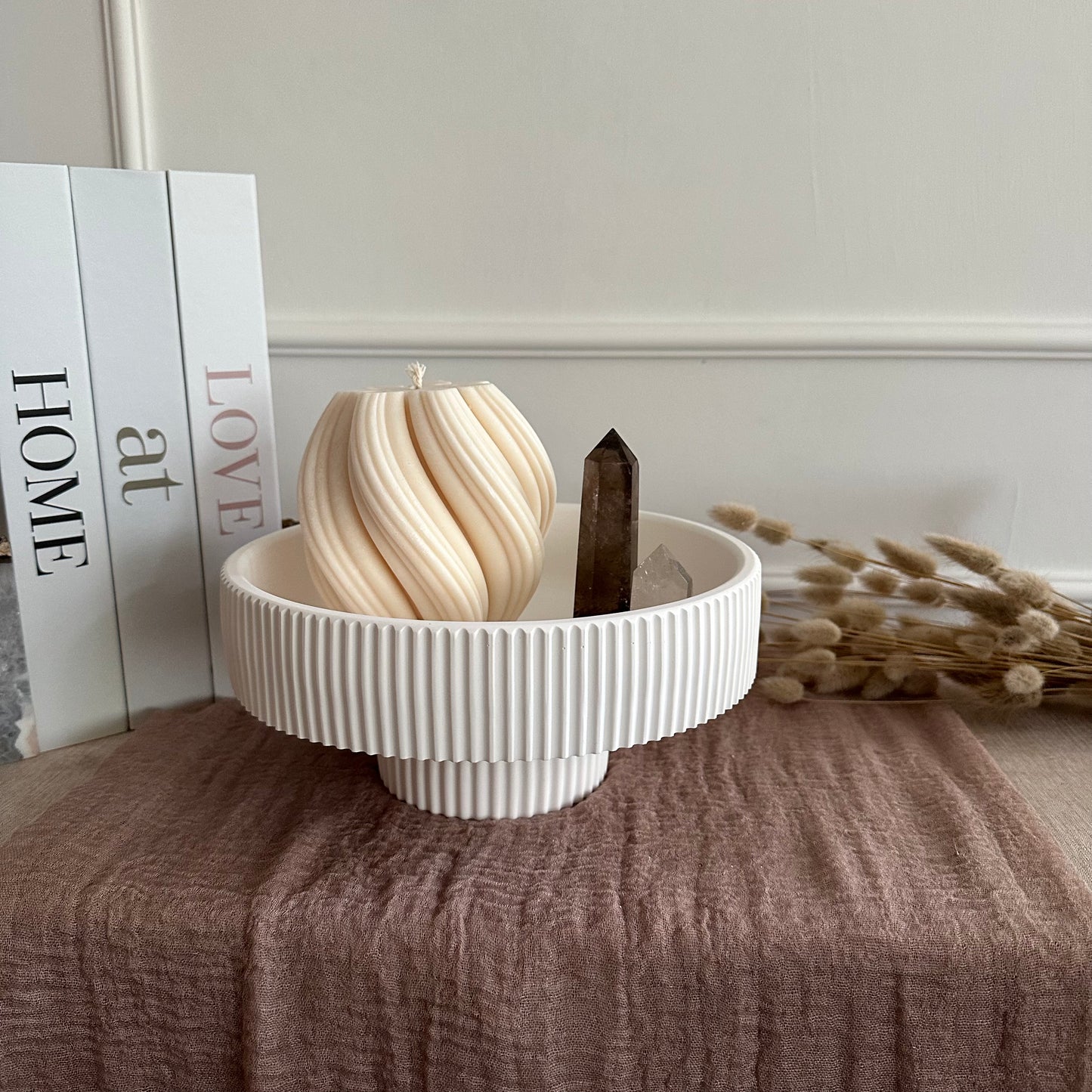 Linea Podia – Geriffeltes Tablett auf Fuß (Low & High) · Handgemacht