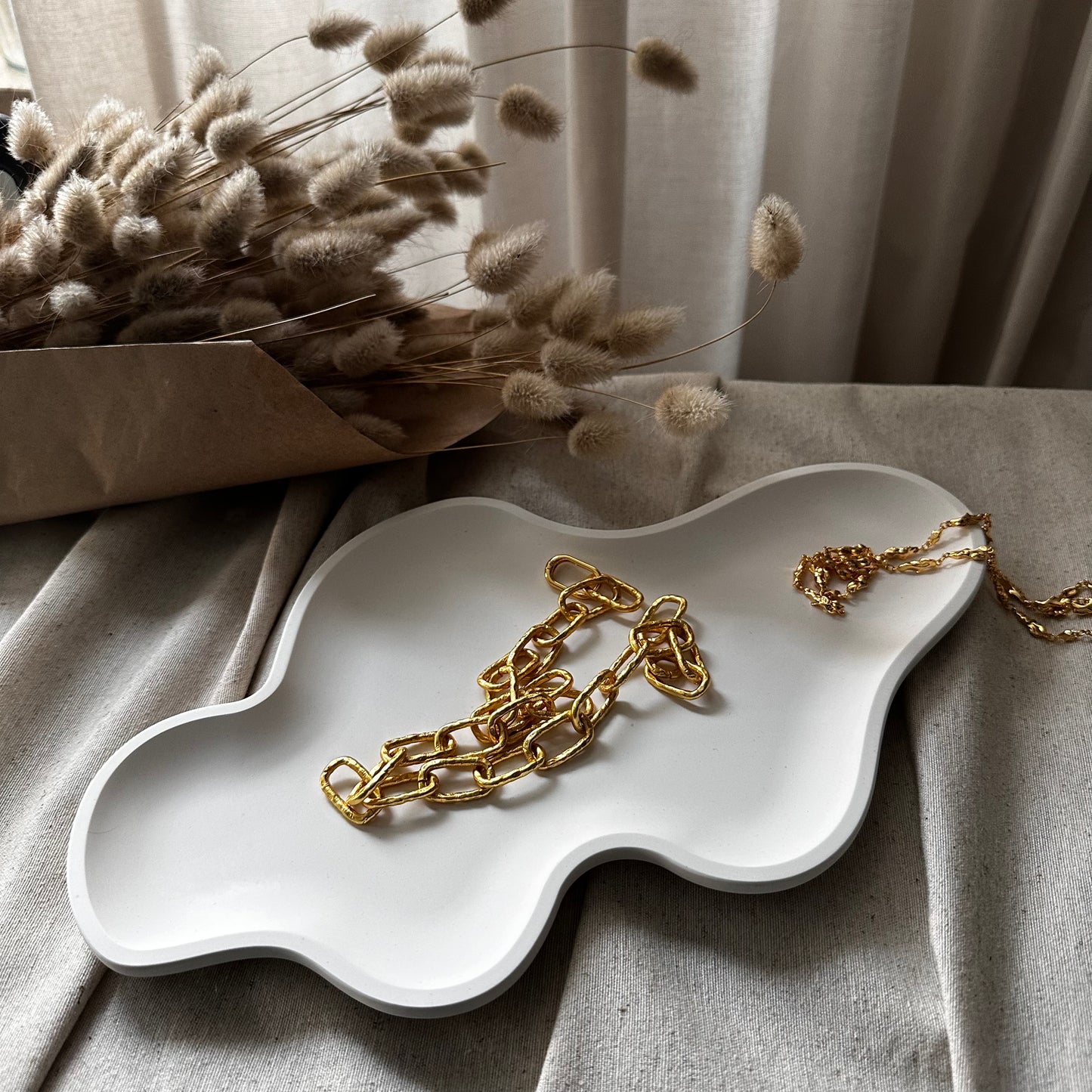 Clouds – Organisches Design-Tablett · Handgemachtes Unikat für modernes Interior